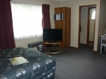 Alexandra Motor Lodge 32/70