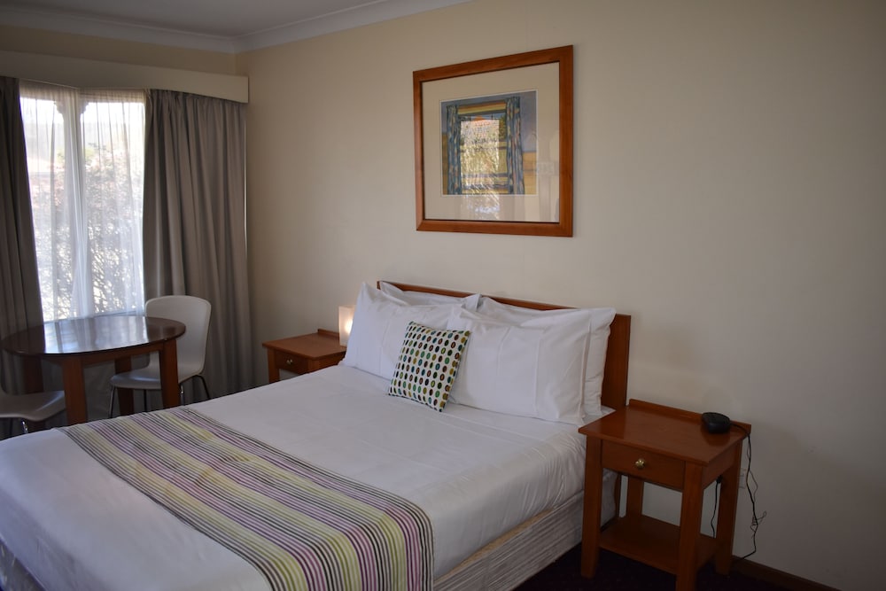 The Henry Parkes Tenterfield Ex Best Western 17/46
