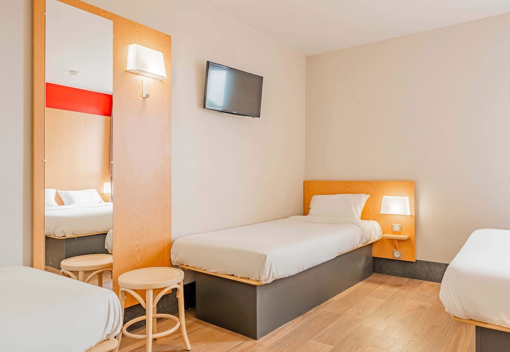 Room, Quadruple, Double and Twin Beds