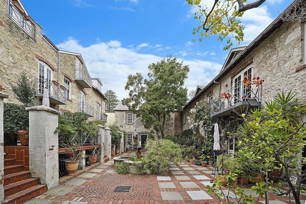 PORT MILL BED AND BREAKFAST 15/18