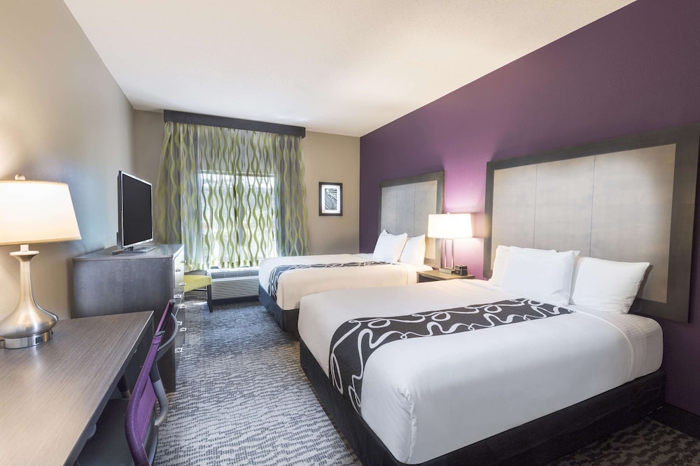 La Quinta Inn and Suites by Wyndham Kennesaw 16/46
