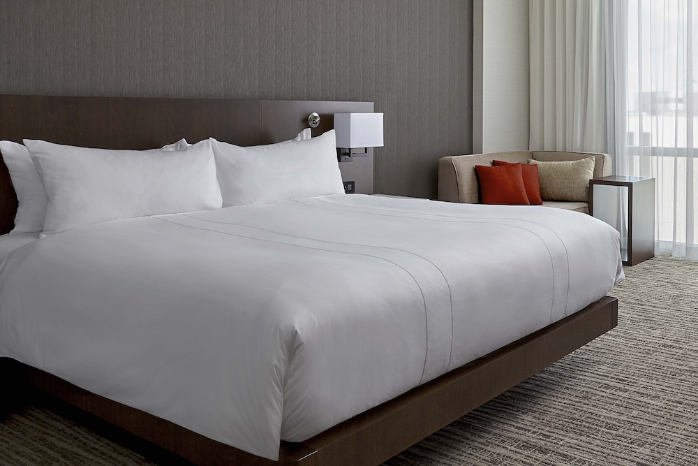 CALGARY AIRPORT MARRIOTT IN-TERMINAL HOTEL 5/33