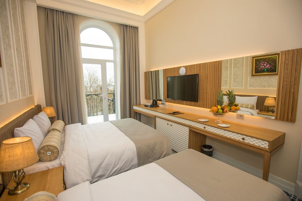 Promenade Hotel 13/50