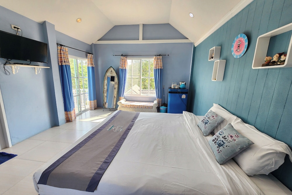 Sky, Double Bed