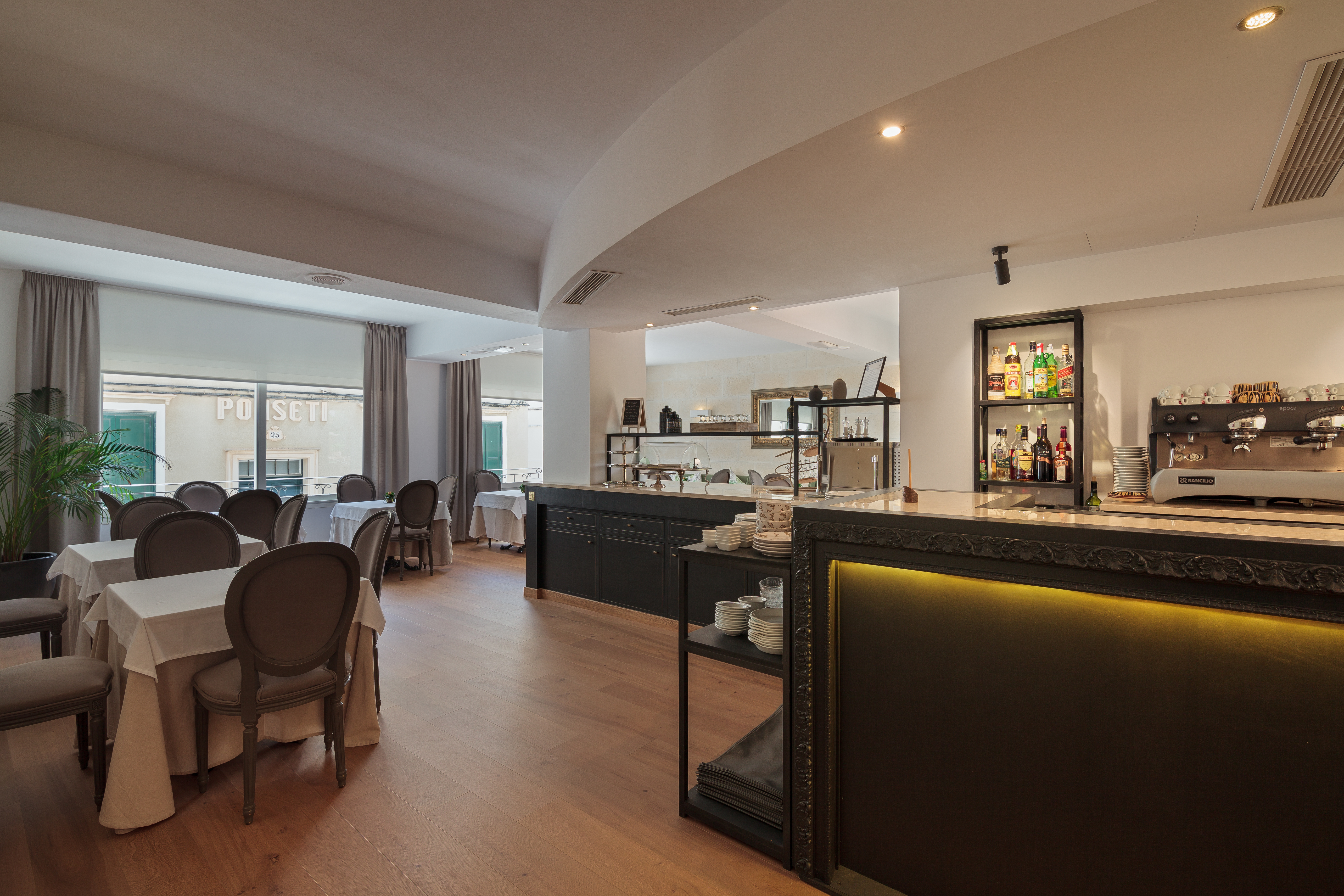 restaurant cafeteria