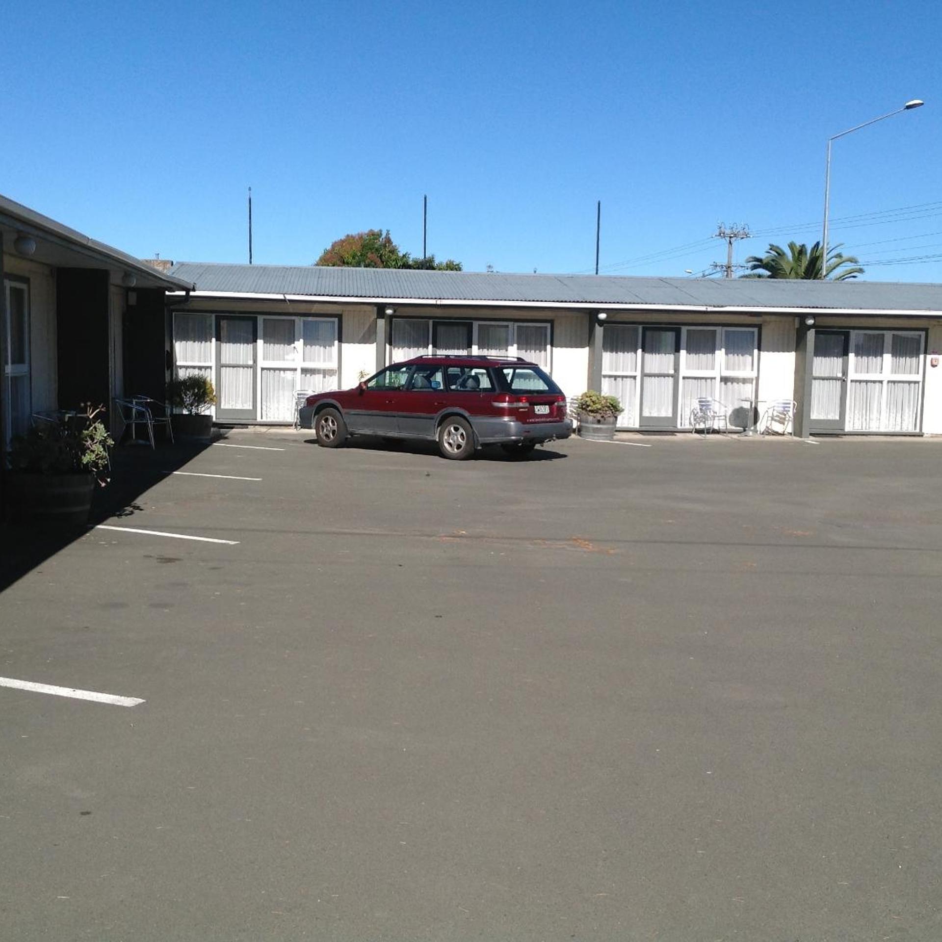 Camberley Court Motel 20/26