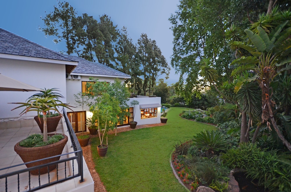 Hyde Park Guest House 64/73
