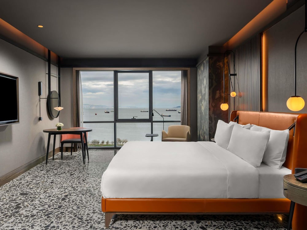 جناح رئاسي بسرير كينج، Movenpick Hotel Istanbul Marmara Sea 2/4