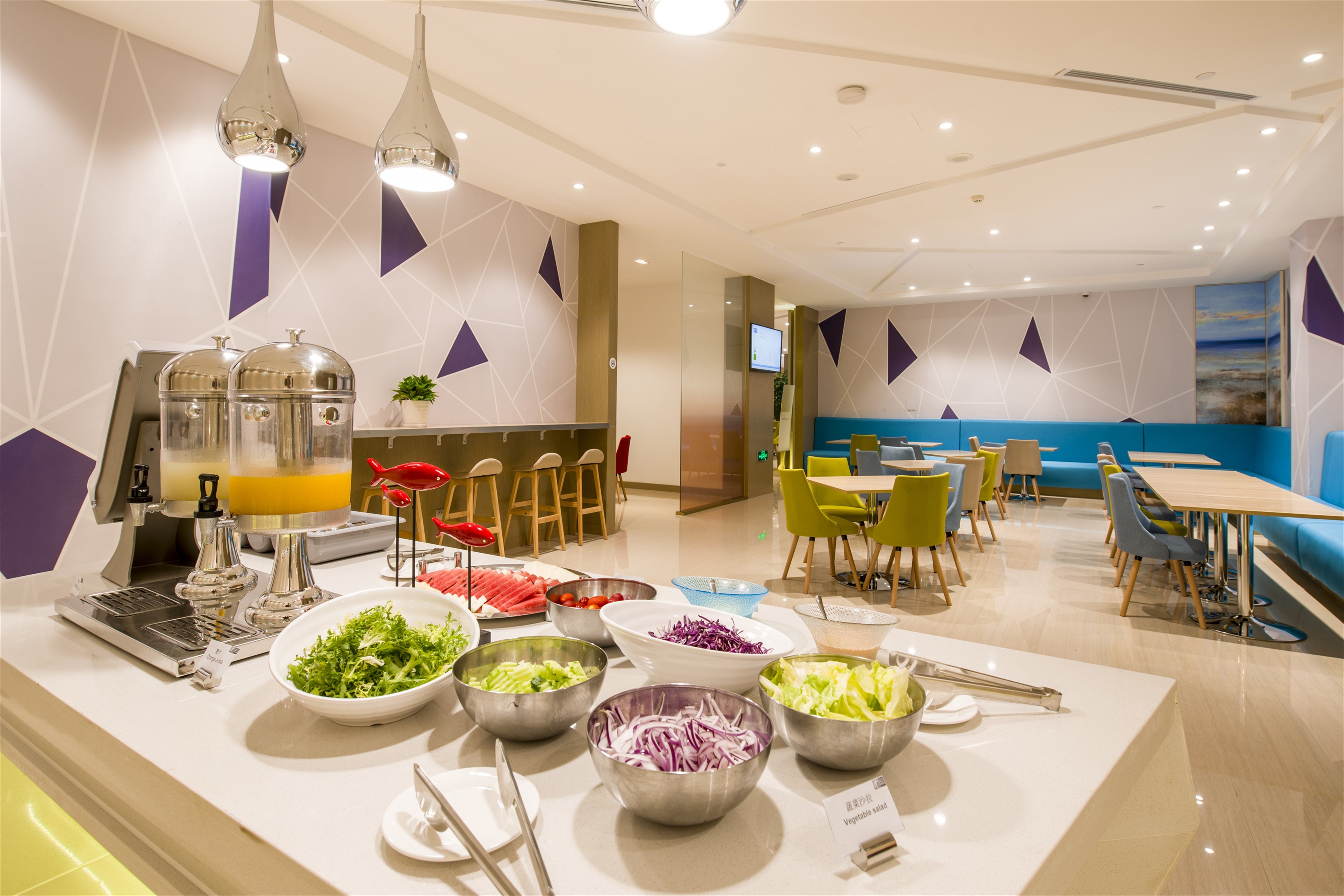 HOLIDAY INN EXPRESS CHENGDE DOWNTOWN 68/86