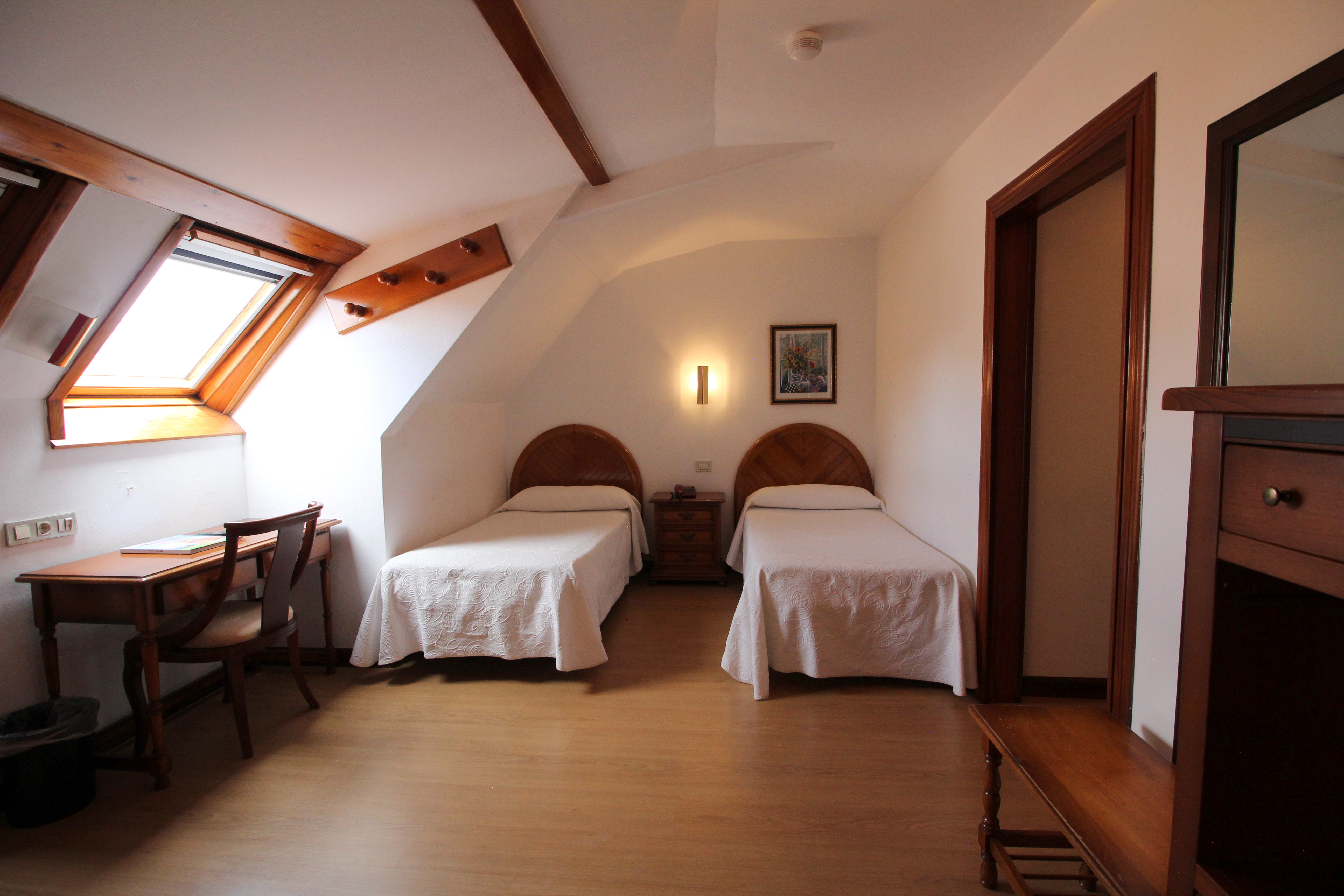 Hotel Cabeza 4/22