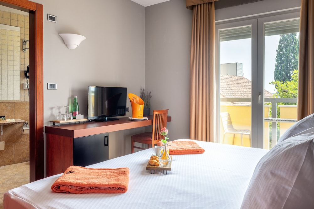 غرفة قياسية بسريرين منفصلين في الملحق، Boutique Beach Resort Podstine 2/4