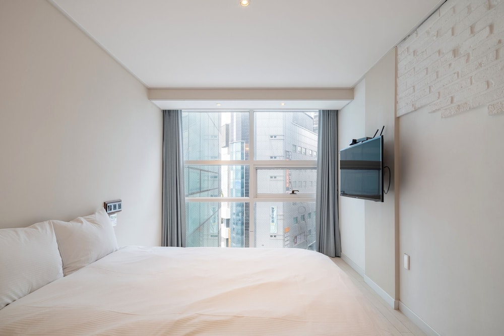 ROOM, DOUBLE BED, CITY VIEW