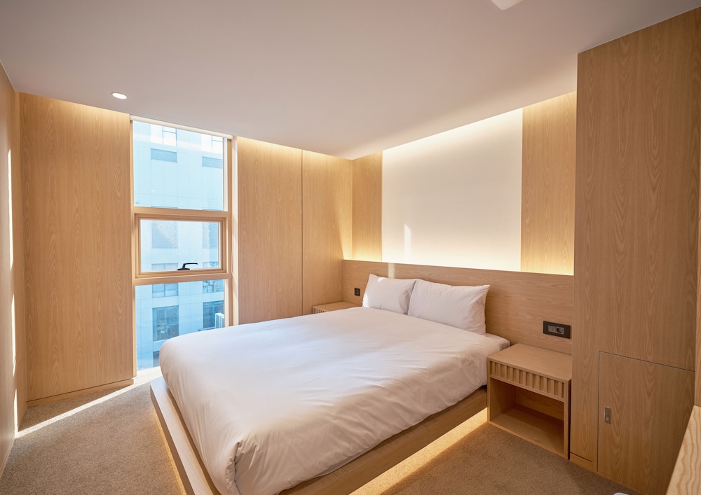 UH Suite The Coex 22/50
