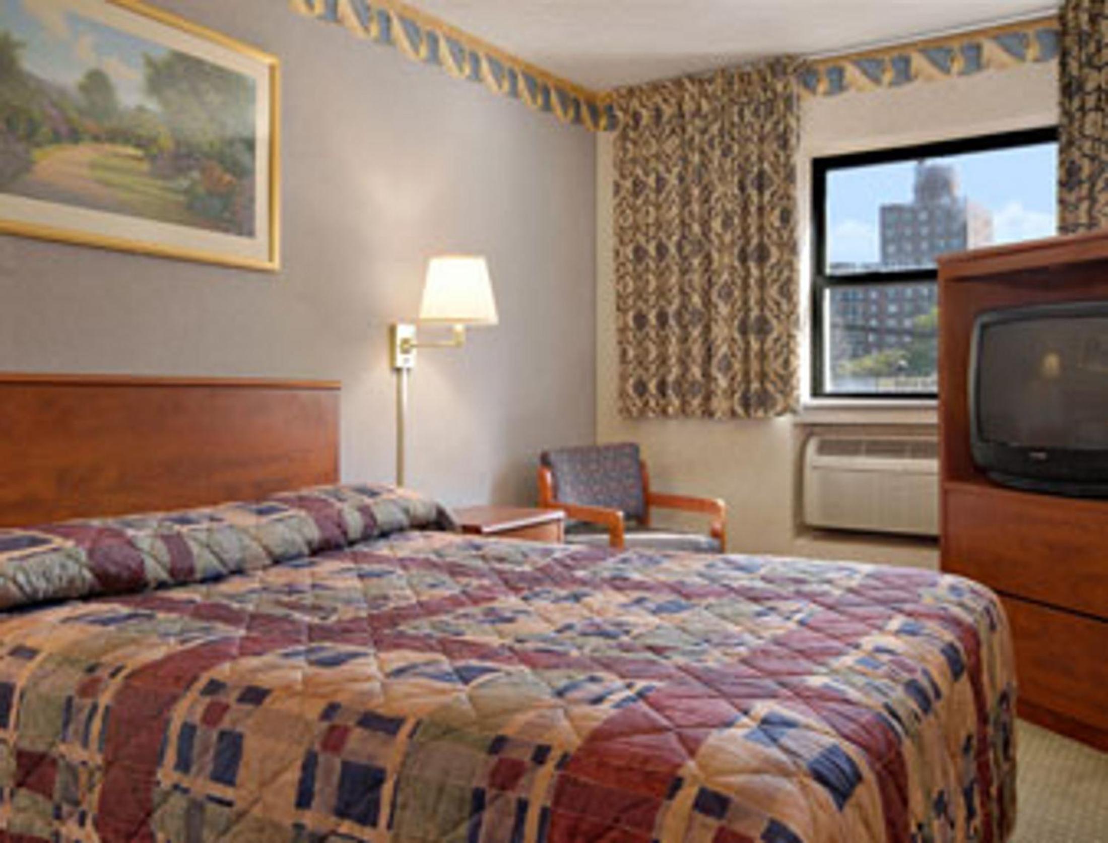 Super 8 by Wyndham Long Island City LGA Hotel 17/26