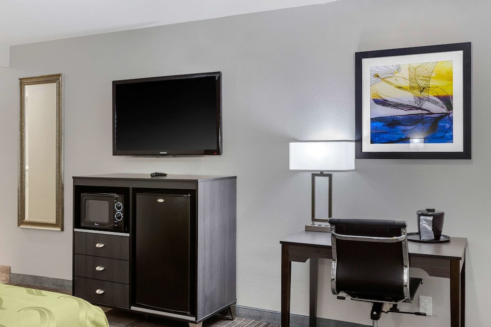Quality Inn Kettleman City near Hwy 41 25/36