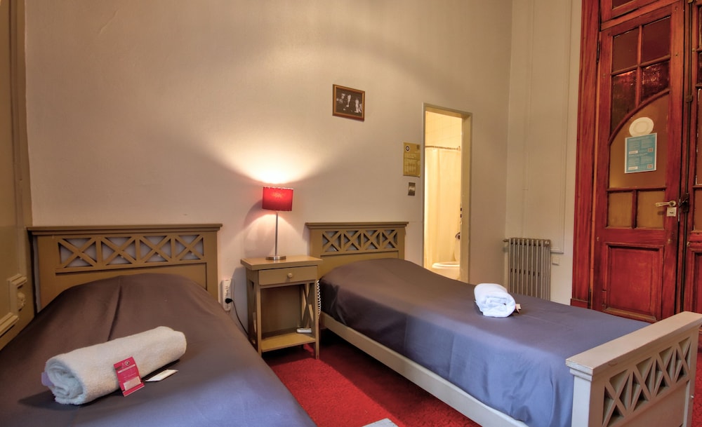 2 BEDROOMS, STANDARD, TWIN BEDS