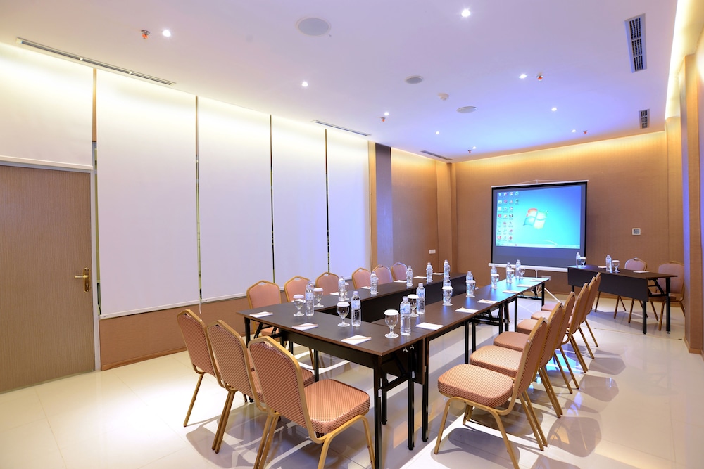 Hotel Santika Lahat 32/37