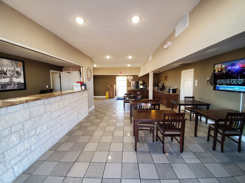 Super 8 by Wyndham Abilene North 15/19