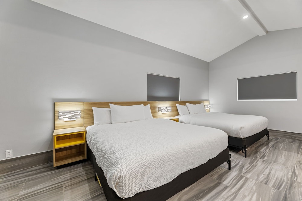 Days Inn & Suites by Wyndham Texas City 19/52