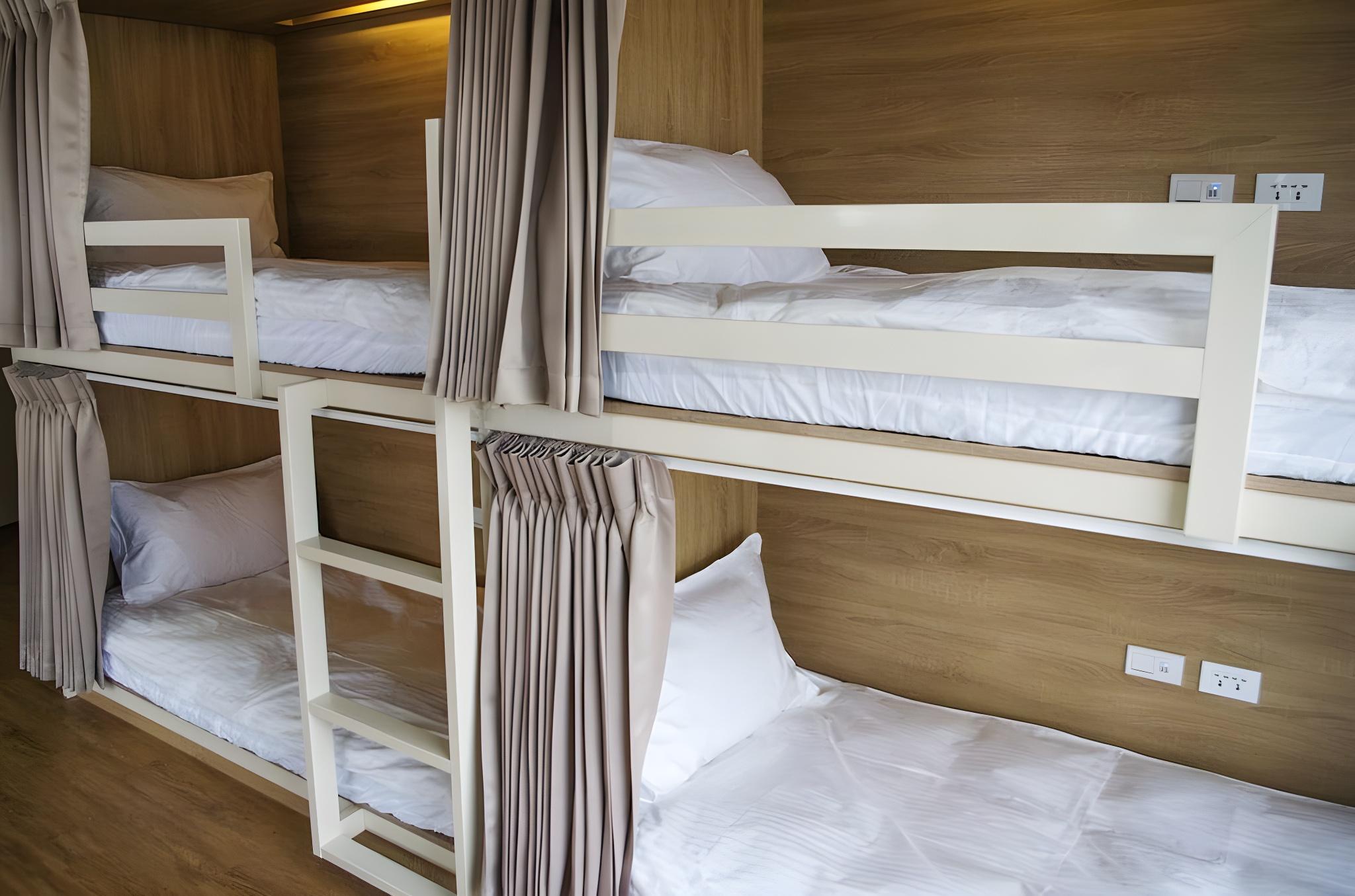 Female Dorm, Female Only, 8 People, 2 Double Beds