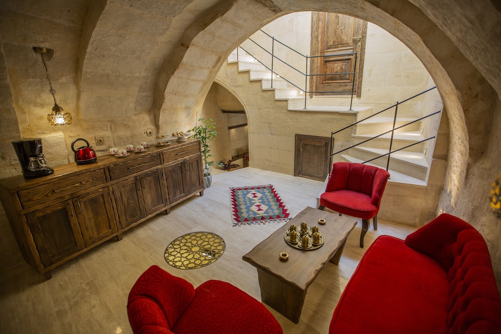 Maks Cave House 23/50