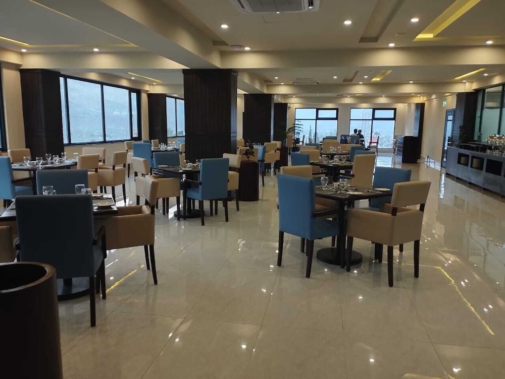 Avari Xpress Gilgit 34/37