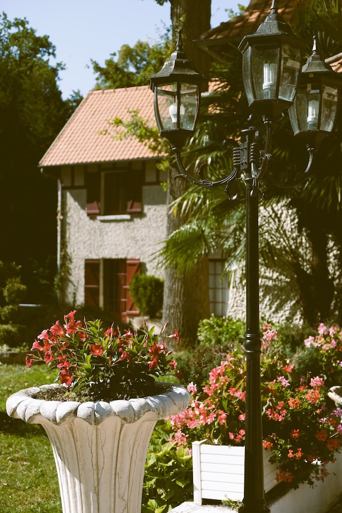 Hipotel Hostellerie Du Lys 42/49