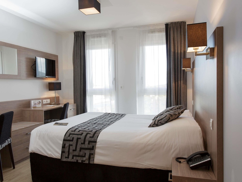 STUDIO, DOUBLE BED