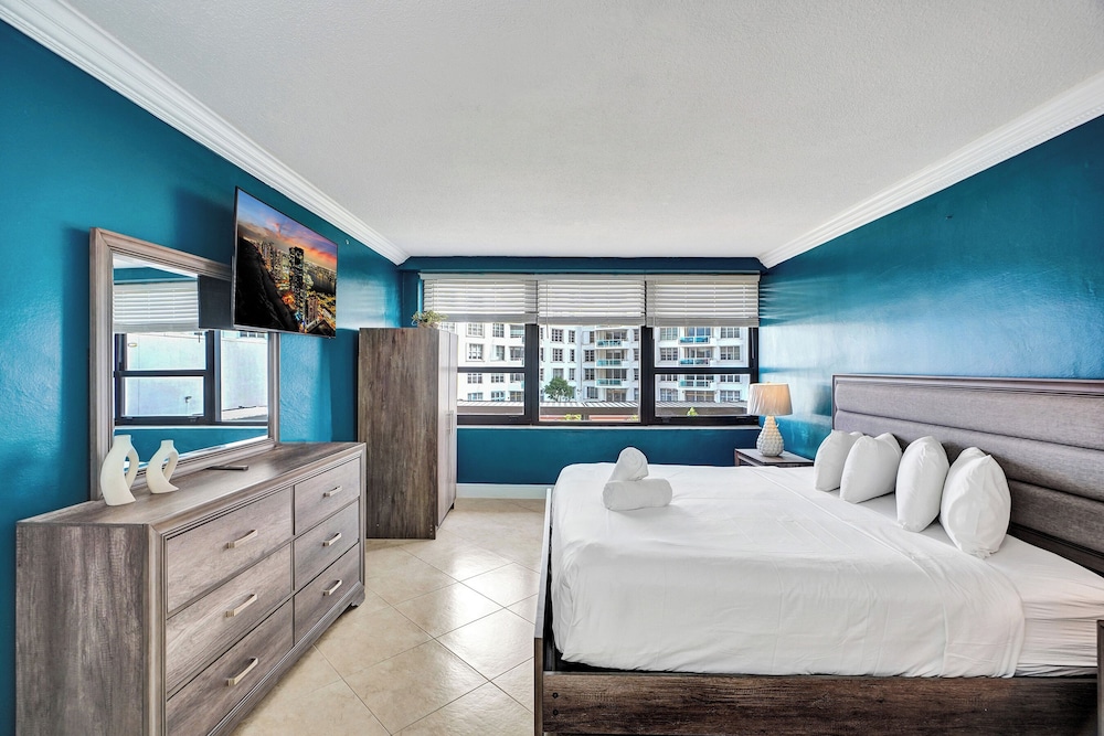 Cozy, Condo, Resort, King and Queen Bed