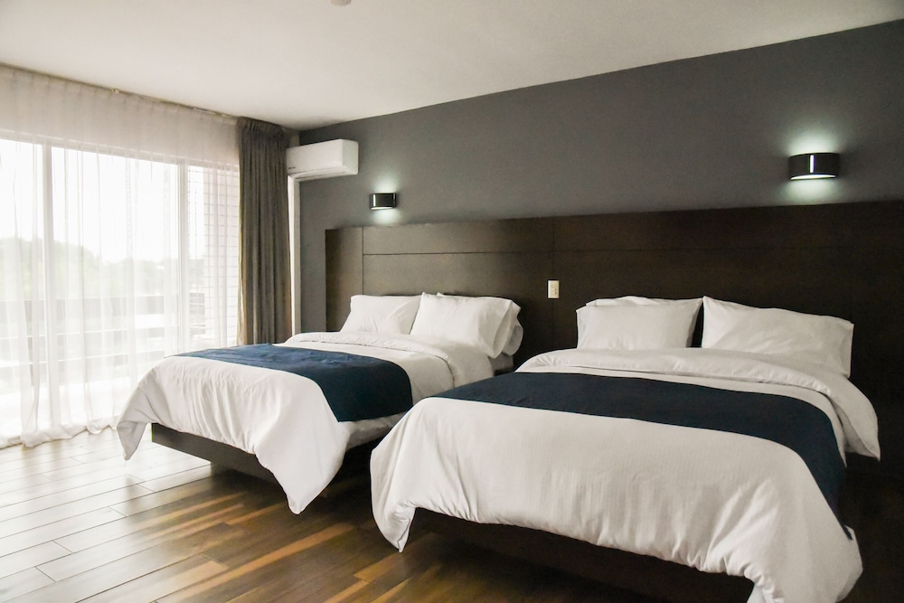 Hotel Expo Plaza Business and Family Guadalajara 7/20