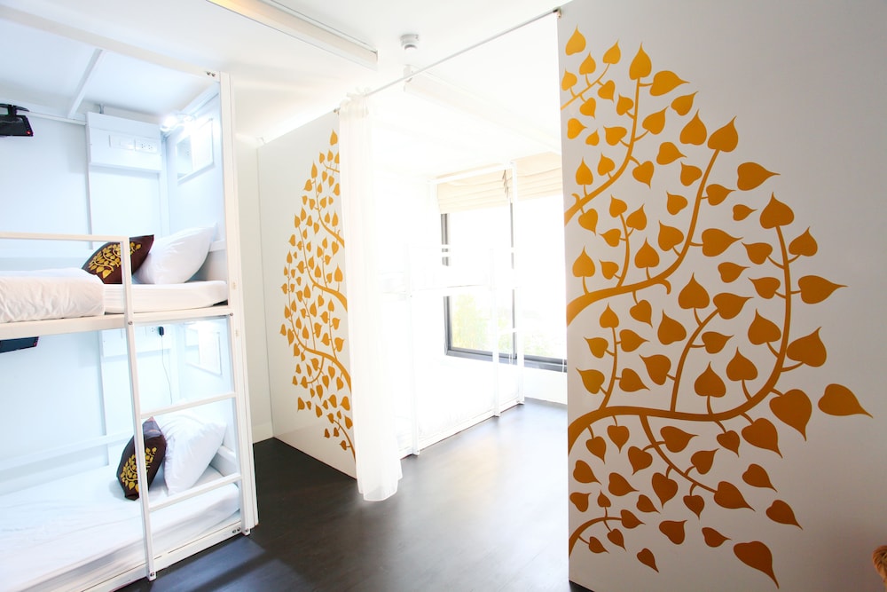 MIXED DORM, 8 BEDS