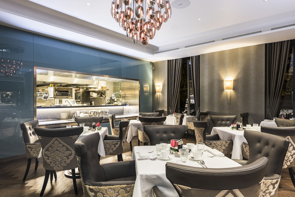 Royal Savoy Hotel and Spa Lausanne 72/84
