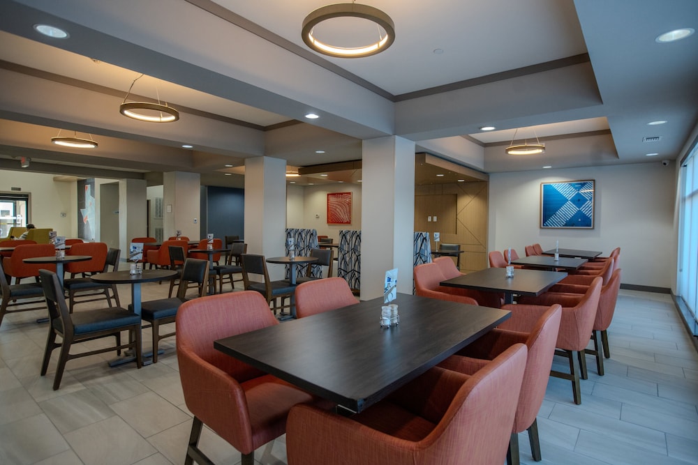 Holiday Inn Express Hotel And Suites Cleveland 39/55