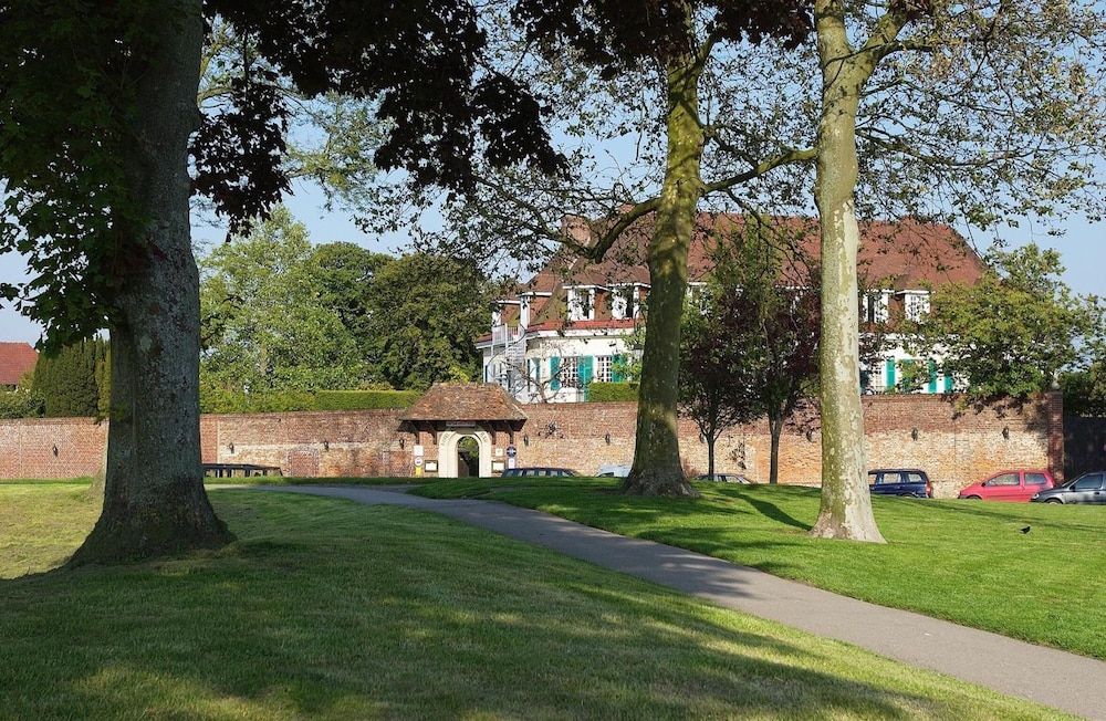 Chateau de Montreuil - Hotel Restaurant - Montreuil sur Mer 35/48