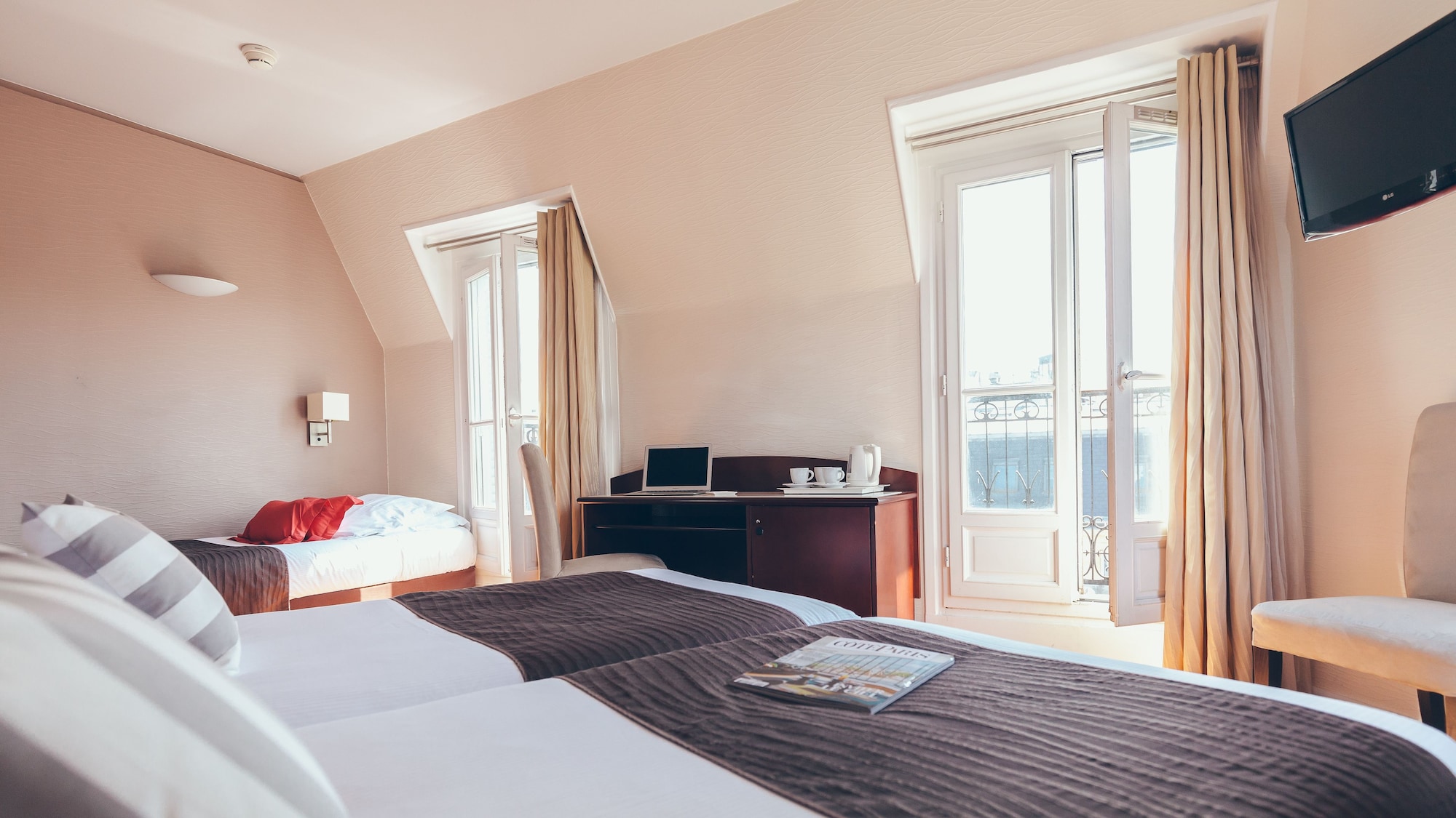ROOM, TRIPLE