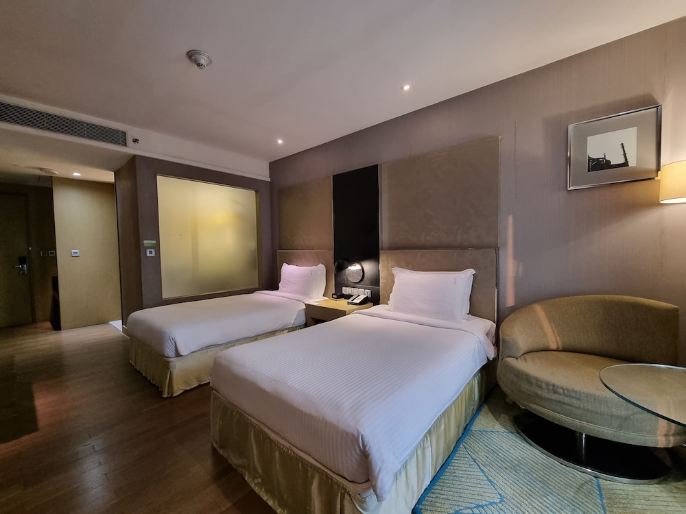 Standard, Twin Beds, Pool View