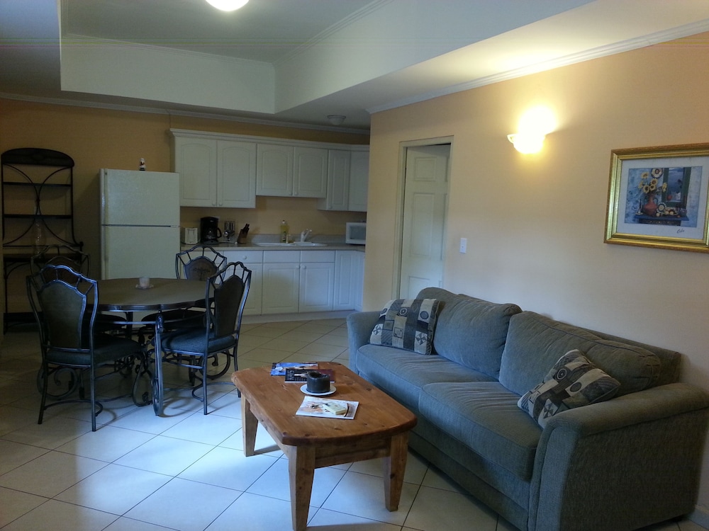 Le Chateau Ocean Villas 12/48