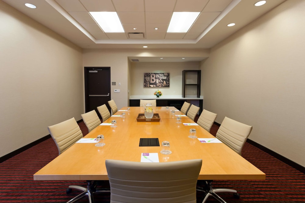 Hyatt Place Bloomington 52/64
