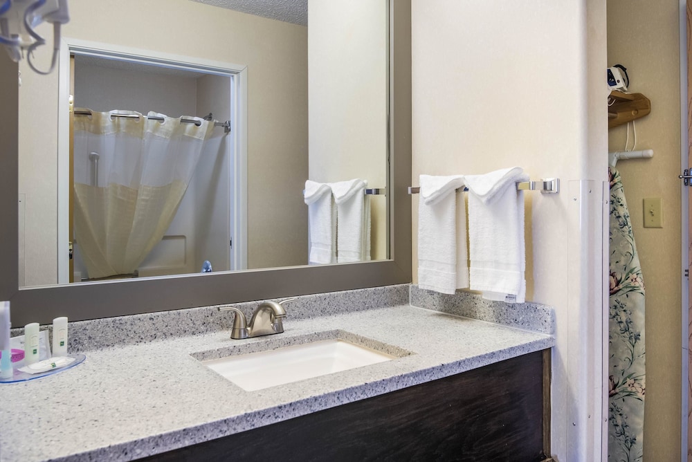 Quality Inn & Suites Pueblo West 23/43