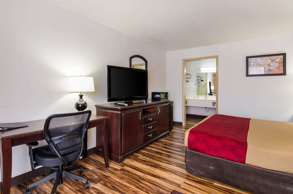 Econo Lodge Marion I-81 32/36