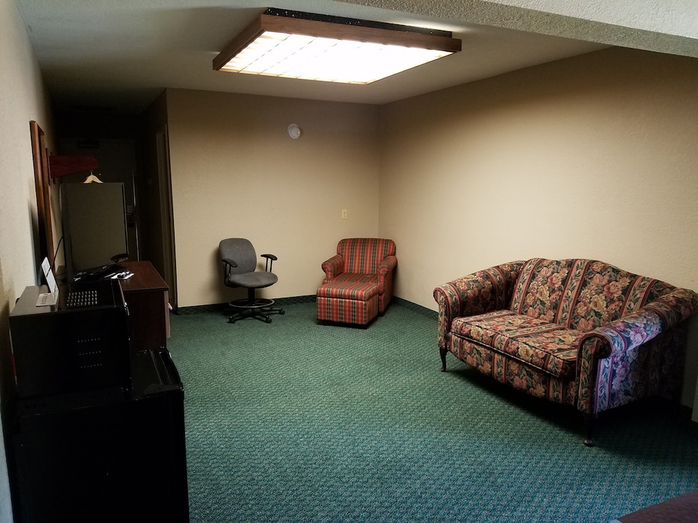 Super 8 By Wyndham Bentonville 22/59