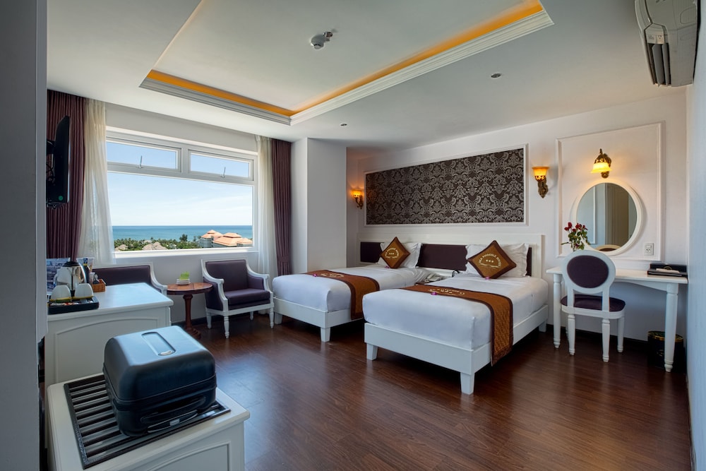 SEA PHOENIX HOTEL 50/76