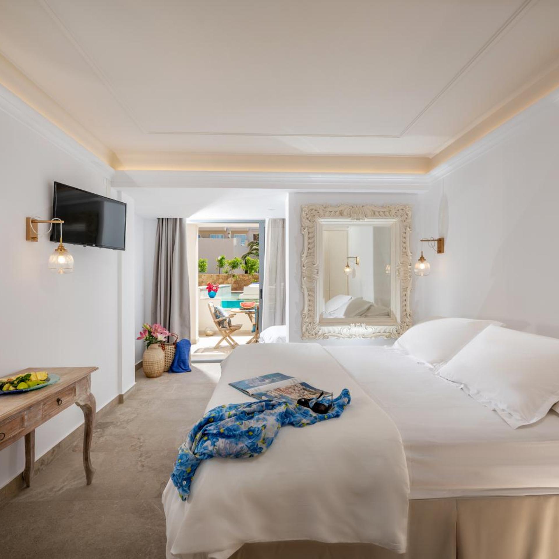 Luxury, Suite, Private Pool, by the Sea