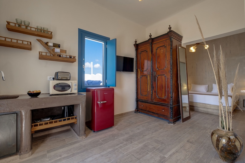 Pasithea Suites Santorini 12/60