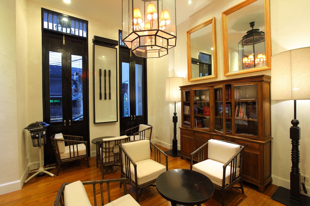 99 the Gallery Hotel 55/77