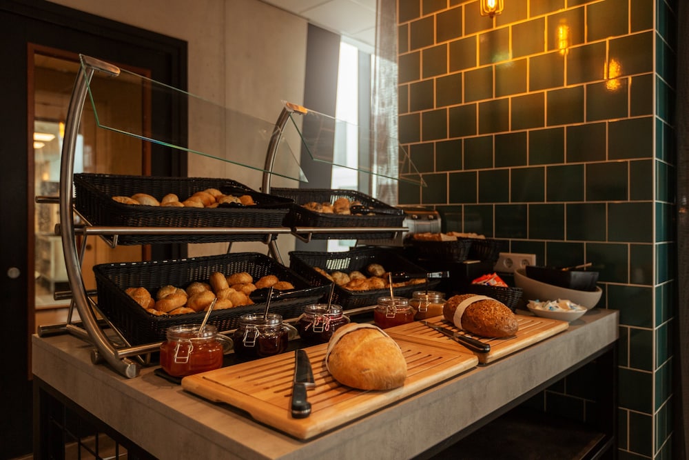 Holiday Inn - the niu, Fender Amsterdam by IHG 56/64