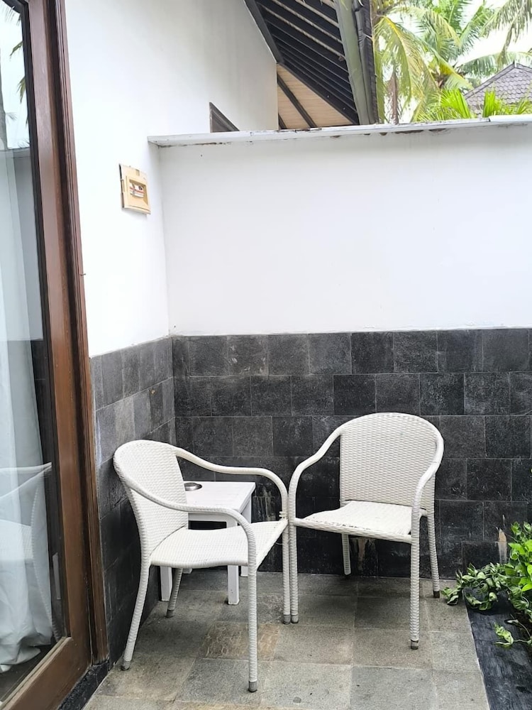 The Trawangan Resort 10/77
