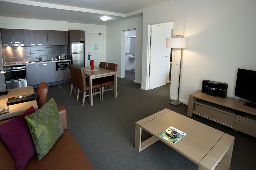 QUEST PALMERSTON 34/54