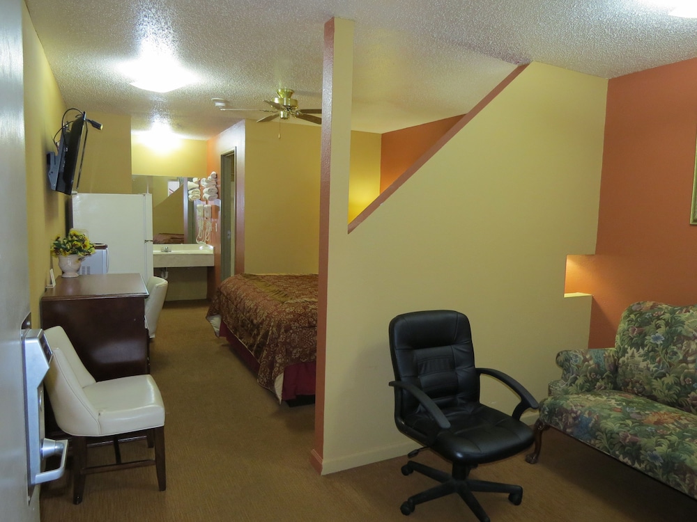 First Western Inn Caseyville 33/48