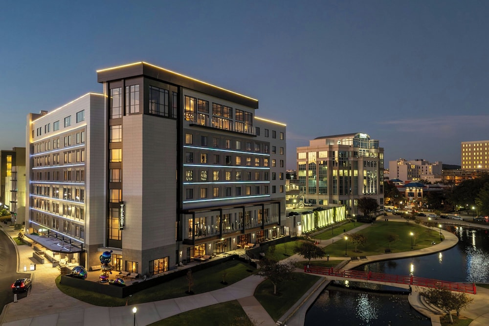 Trilogy Hotel Huntsville, Autograph Collection 1/43